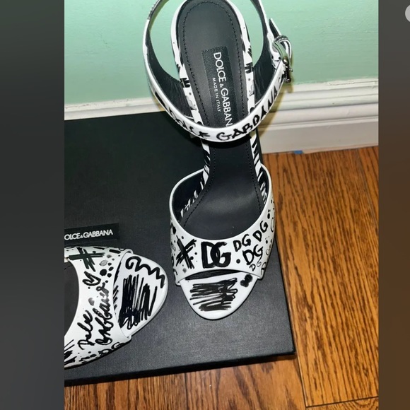 SOLD!!! 1095 Dolce & Gabbana Keira Scribble Logo Platform Sandals - 10 B US - Picture 4 of 11